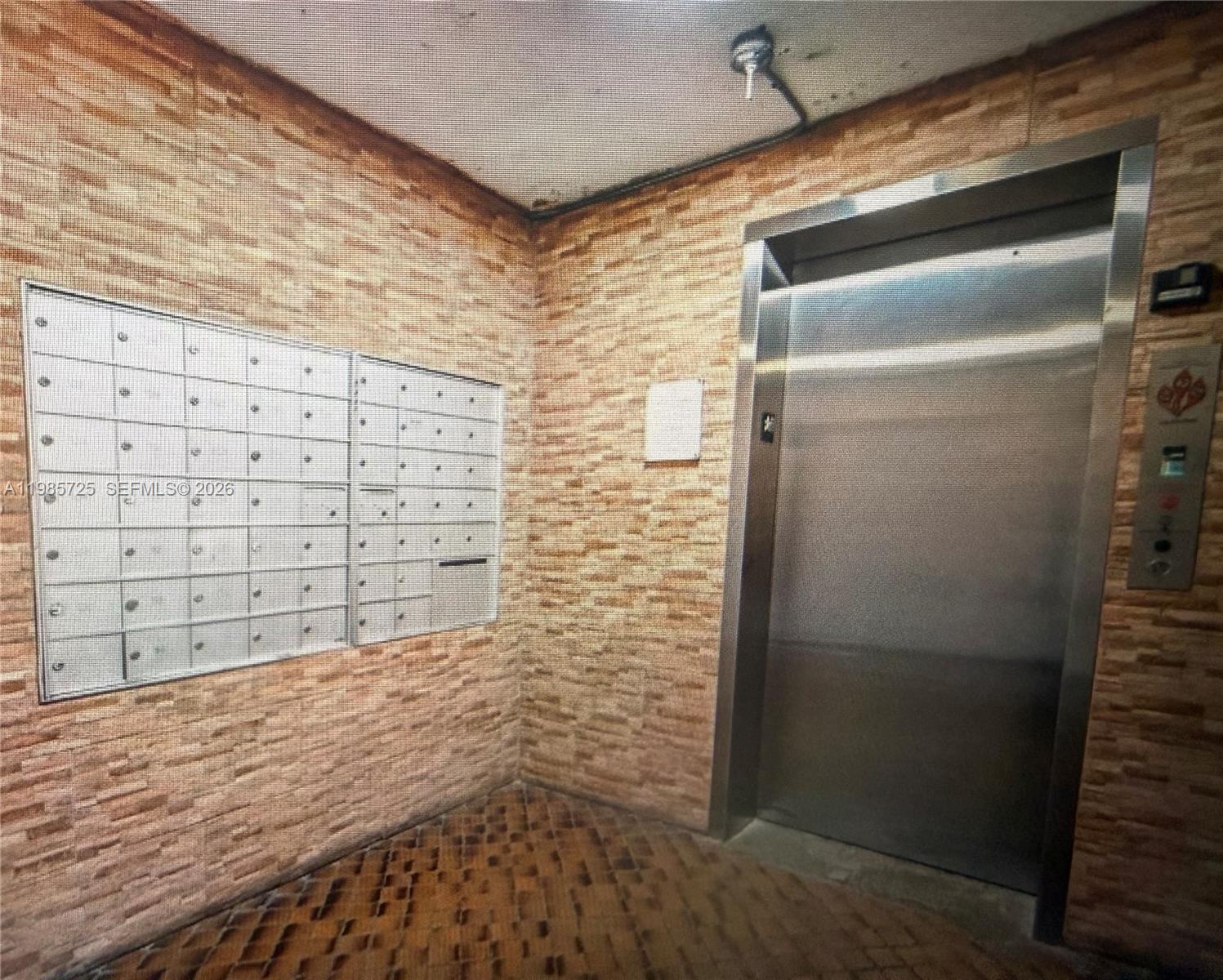 Beautiful 2 Bedroom  and 2 bath. in the first floor. Nice pool , new paint building . 2 tennis court, great location, Close to Flagler, Versailles Gardens 1.