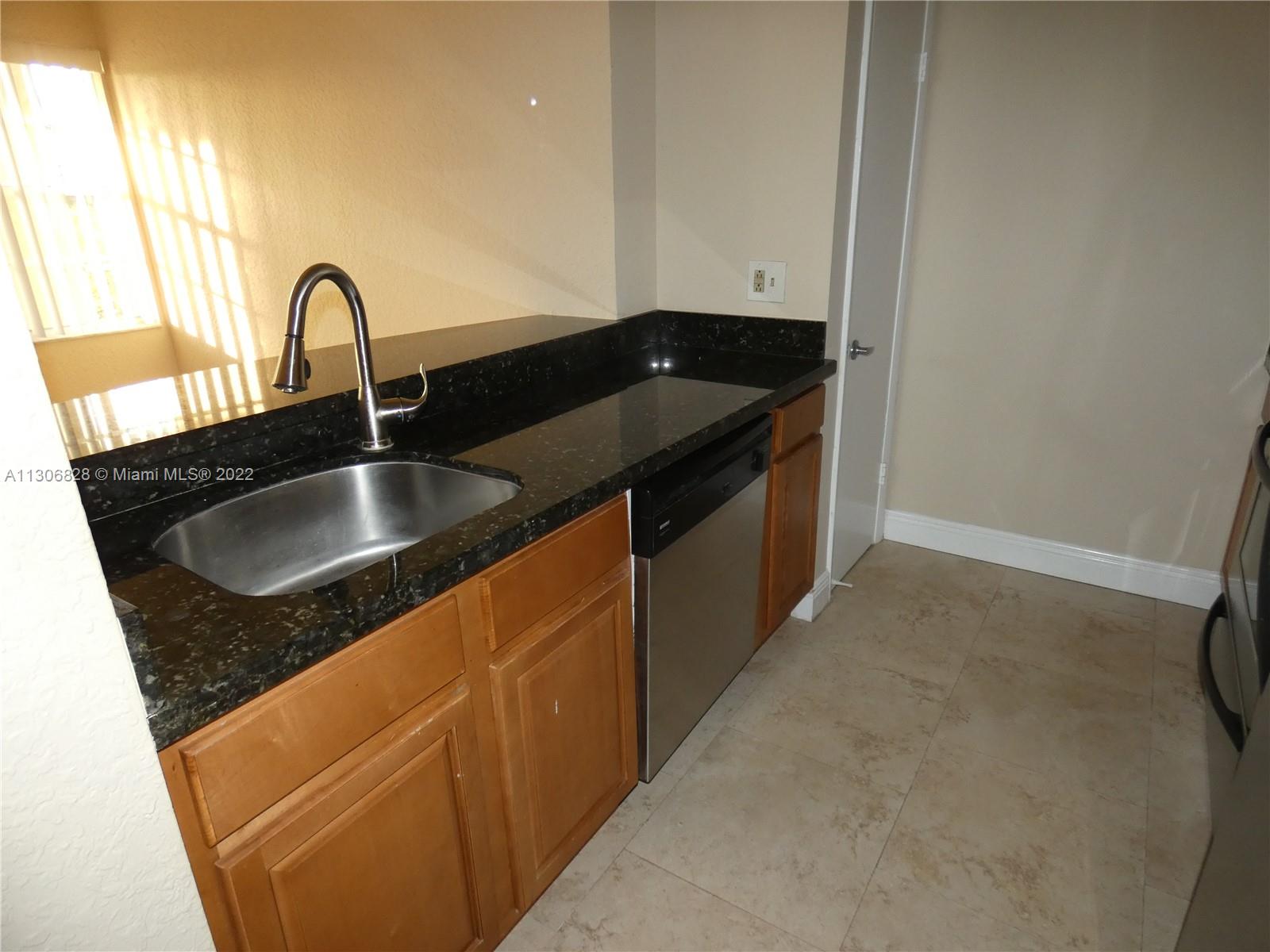 LAKEVIEW CLUB CONDO - Residential Lease