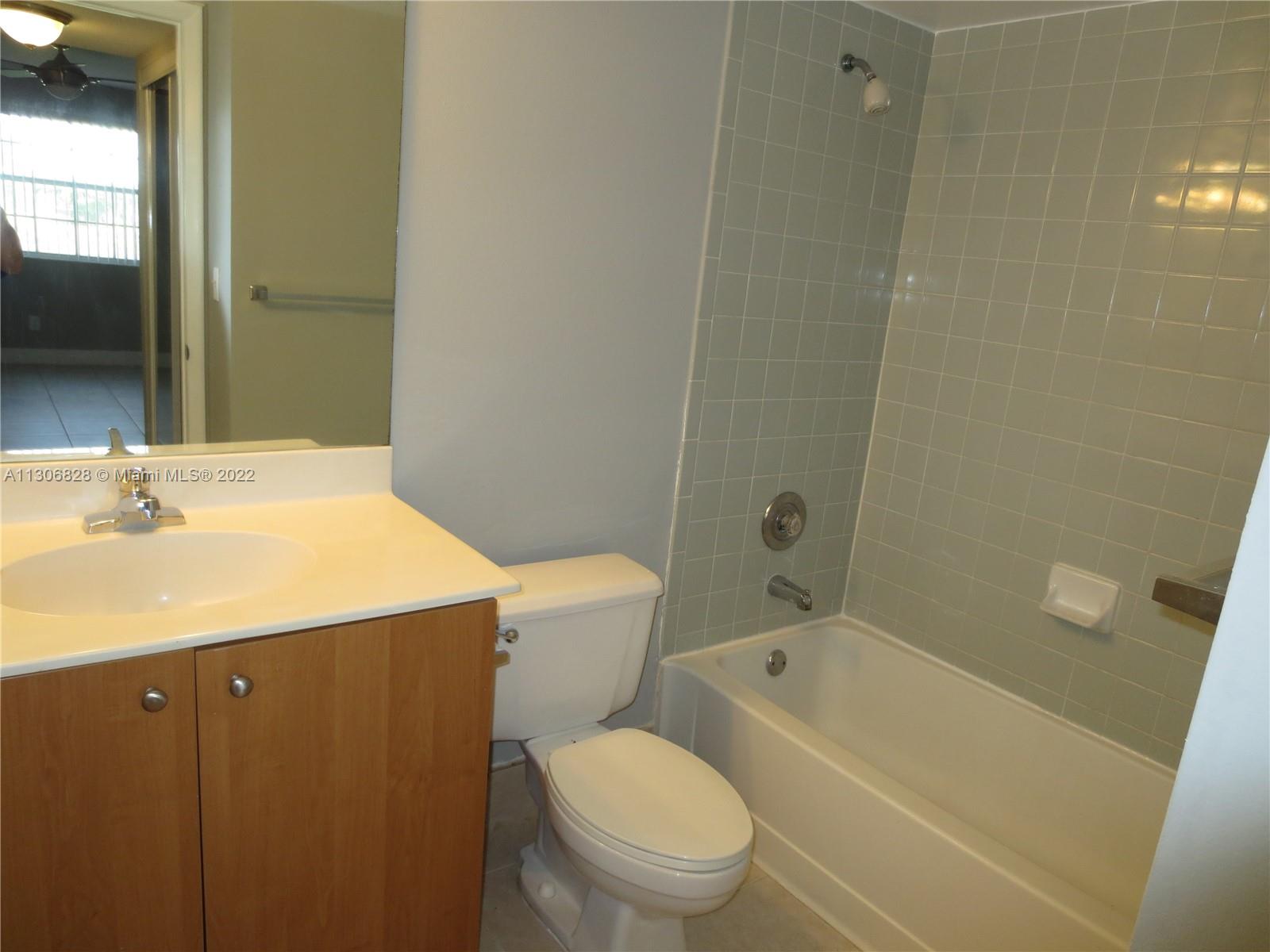 LAKEVIEW CLUB CONDO - Residential Lease