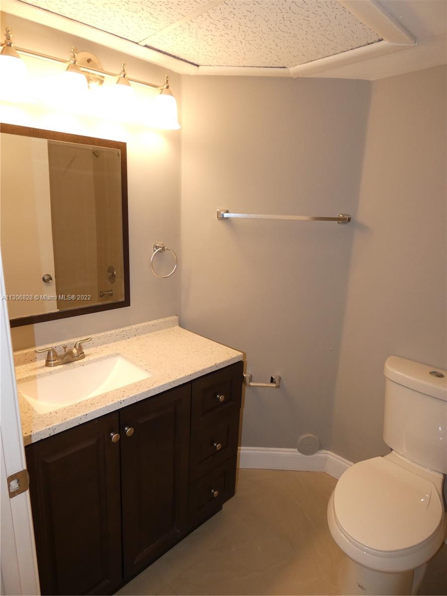 LAKEVIEW CLUB CONDO - Residential Lease