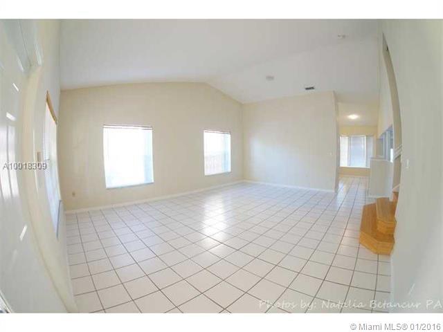 FOUR LAKES SEC 1 - Residential Lease