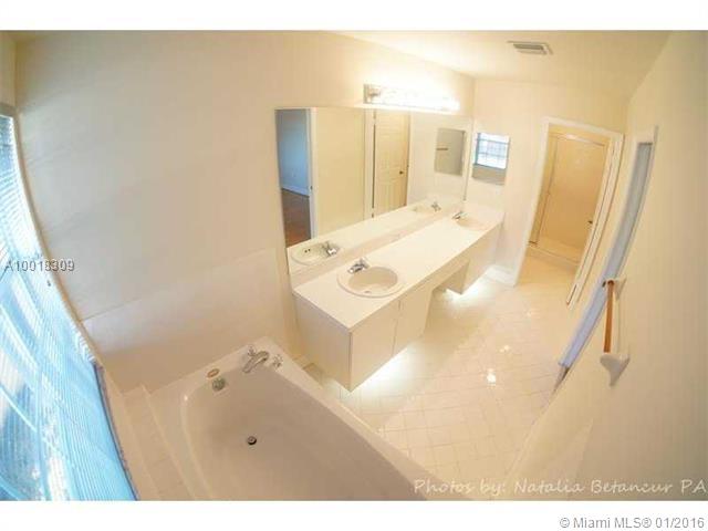 FOUR LAKES SEC 1 - Residential Lease