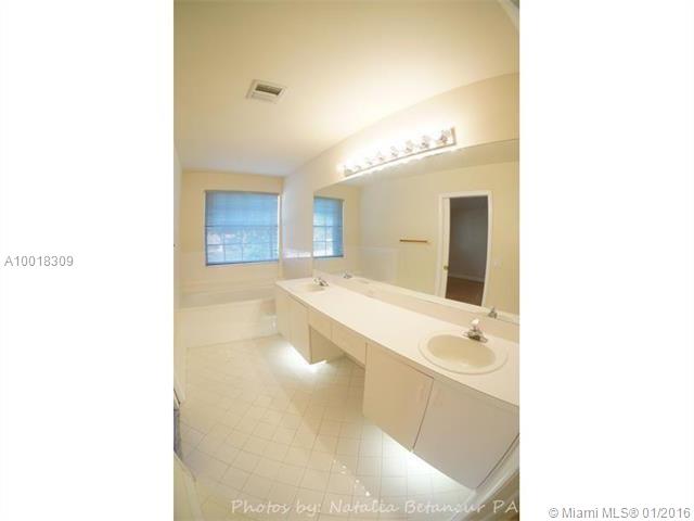 FOUR LAKES SEC 1 - Residential Lease