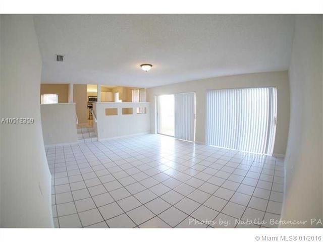 FOUR LAKES SEC 1 - Residential Lease
