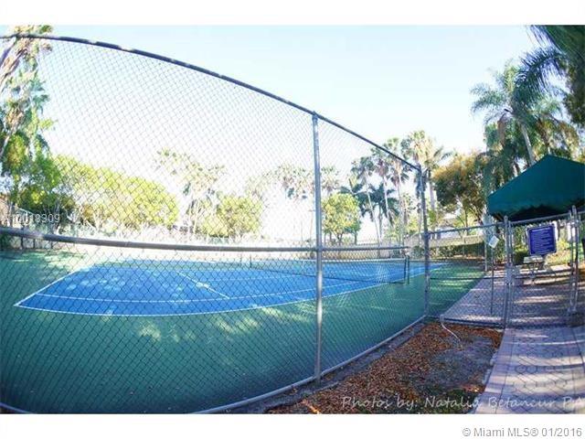 FOUR LAKES SEC 1 - Residential Lease