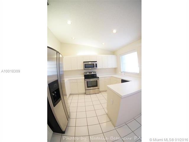 FOUR LAKES SEC 1 - Residential Lease