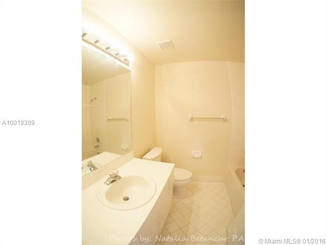 FOUR LAKES SEC 1 - Residential Lease