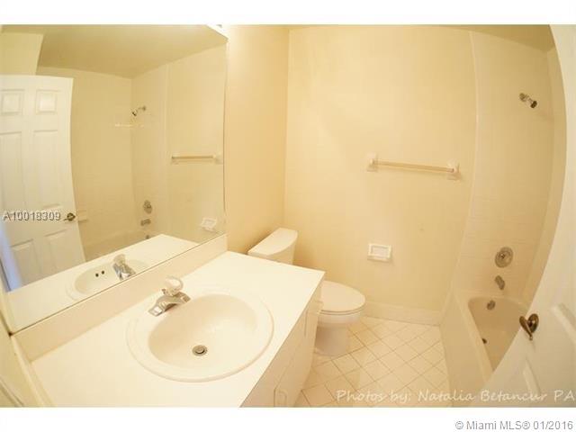 FOUR LAKES SEC 1 - Residential Lease