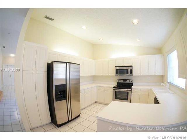 FOUR LAKES SEC 1 - Residential Lease