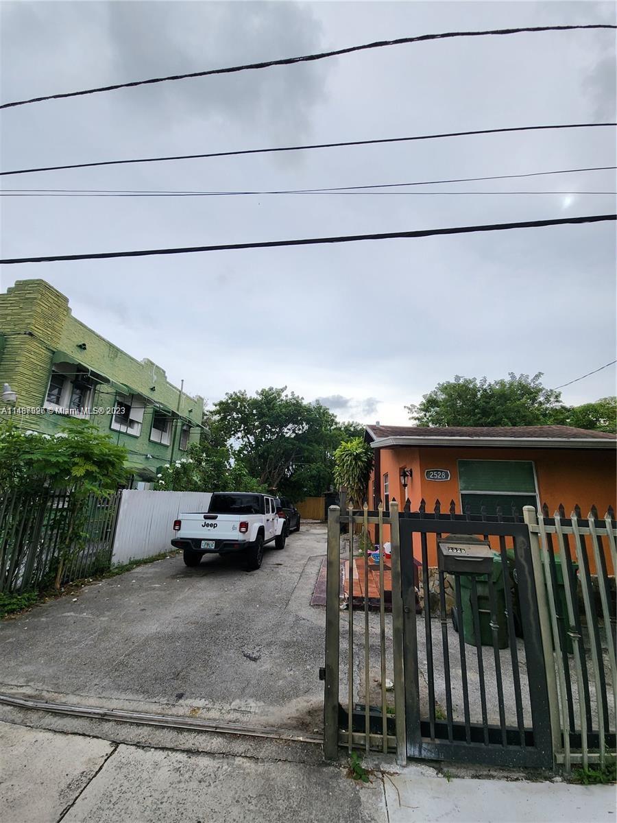 GRAPELAND - Residential Lease