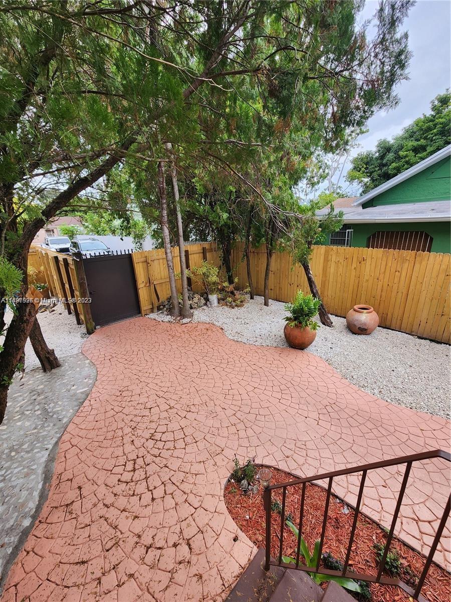 GRAPELAND - Residential Lease