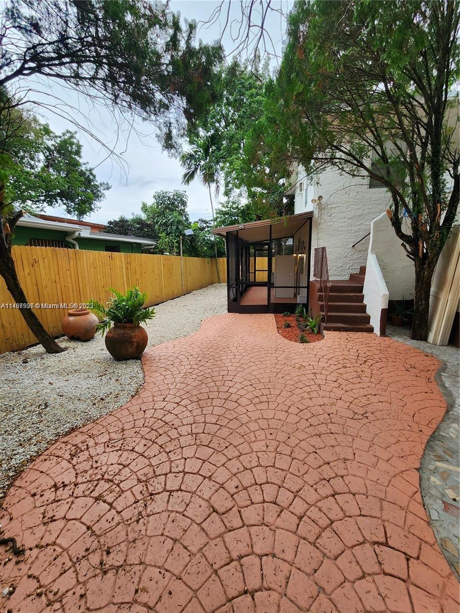 GRAPELAND - Residential Lease