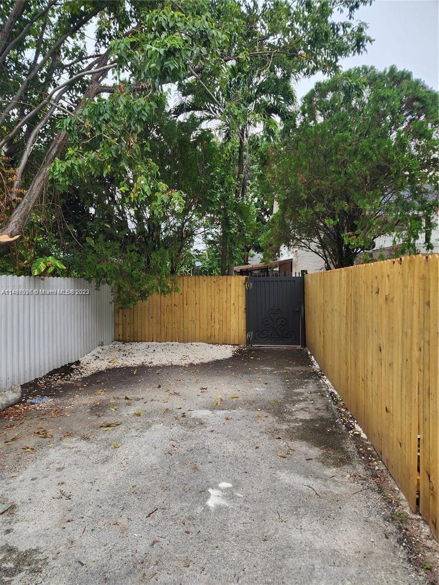 GRAPELAND - Residential Lease