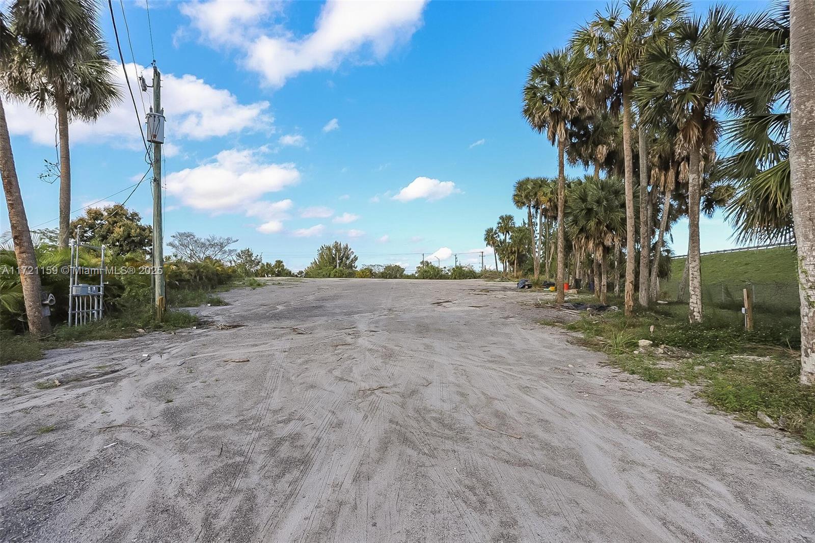 PALM BEACH FARMS CO 3 - Land
