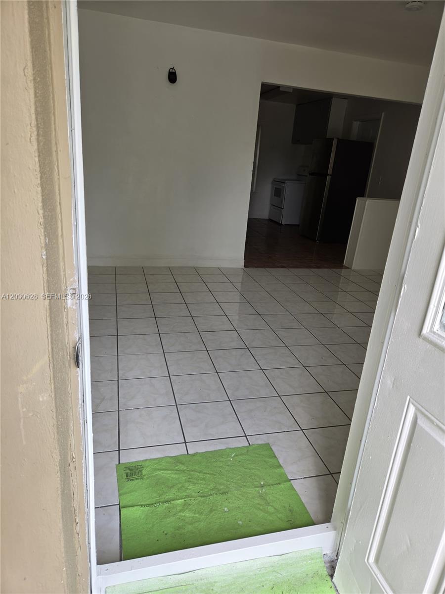 HOLLYWOOD BEACH GARDENS - Residential Lease