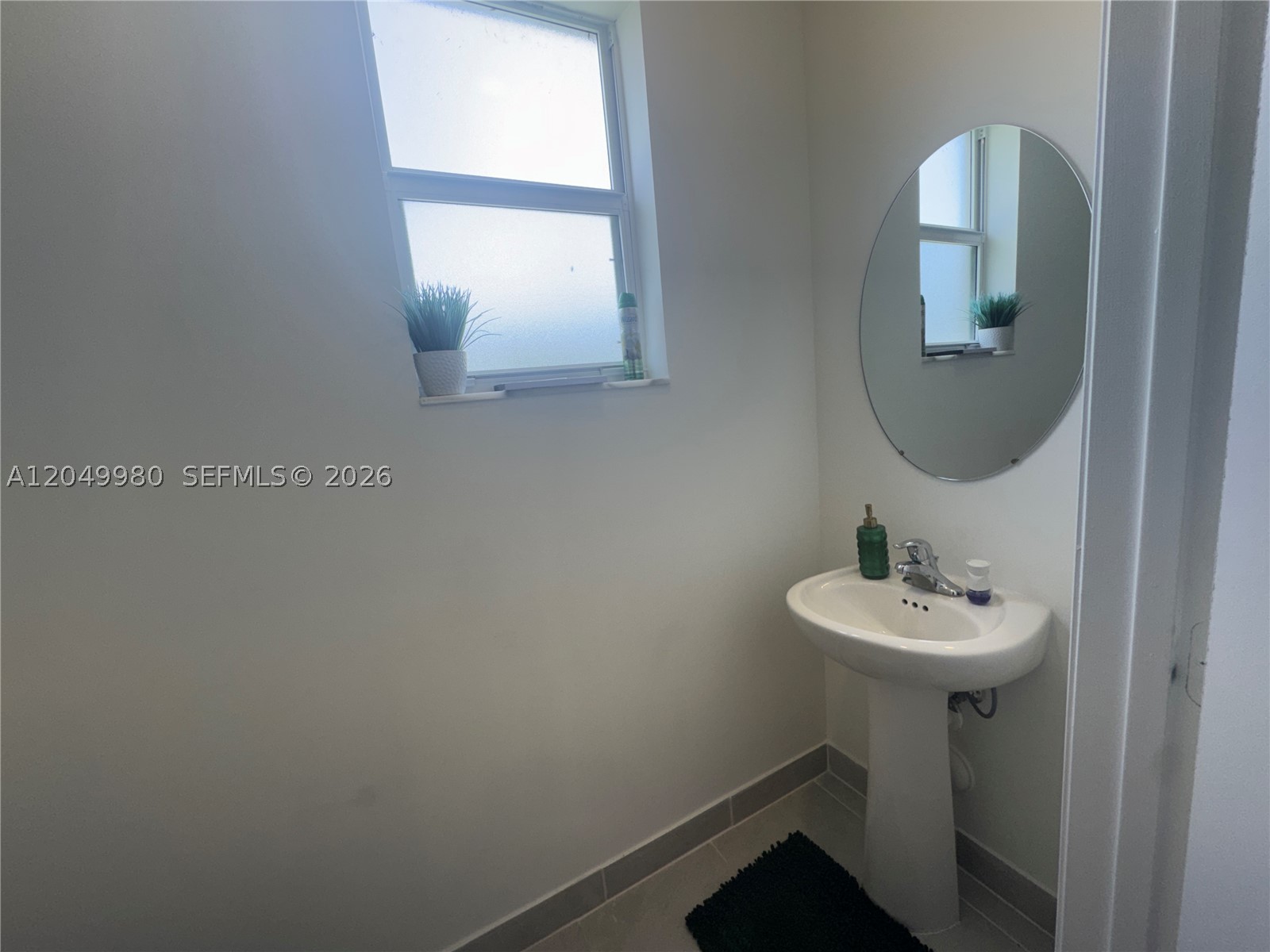 RIVIERA - Residential Lease