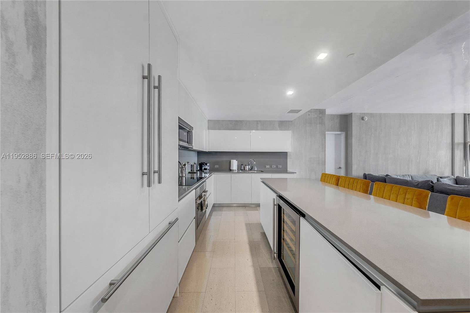 REACH CONDO - Residential