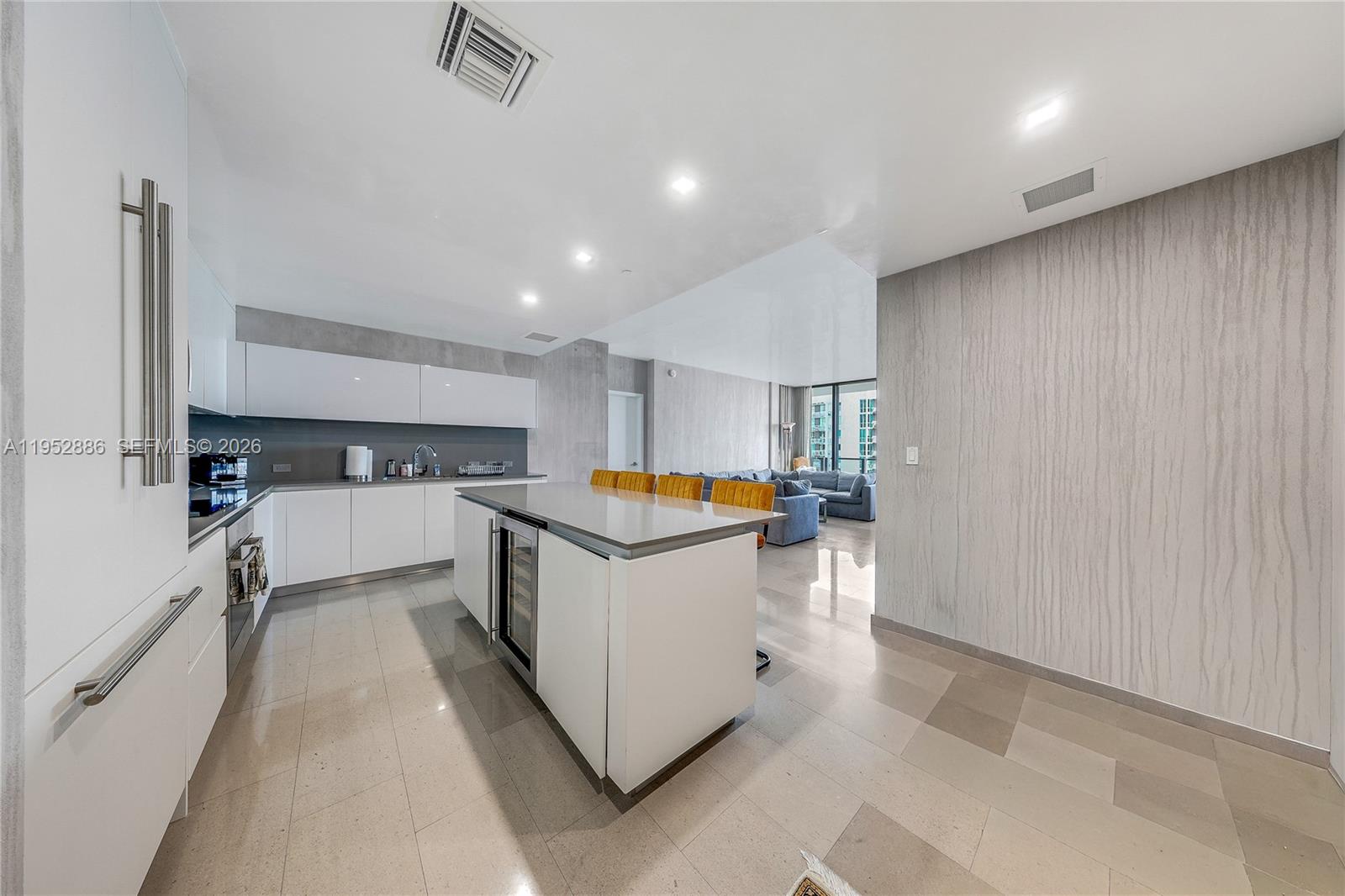 REACH CONDO - Residential