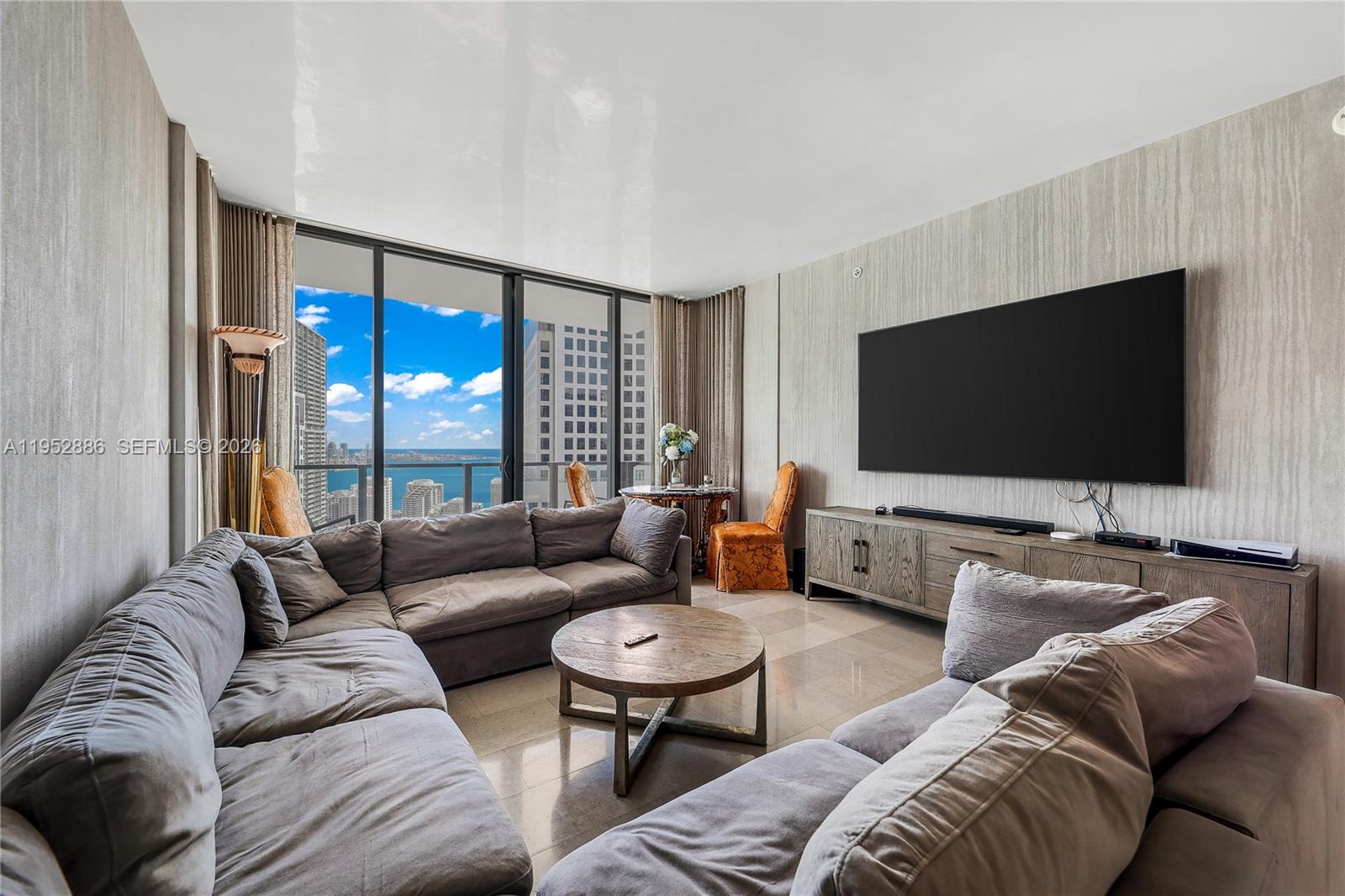 REACH CONDO - Residential