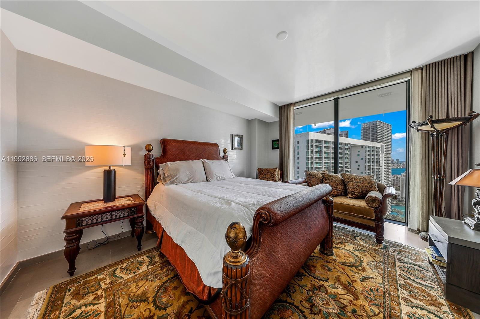 REACH CONDO - Residential