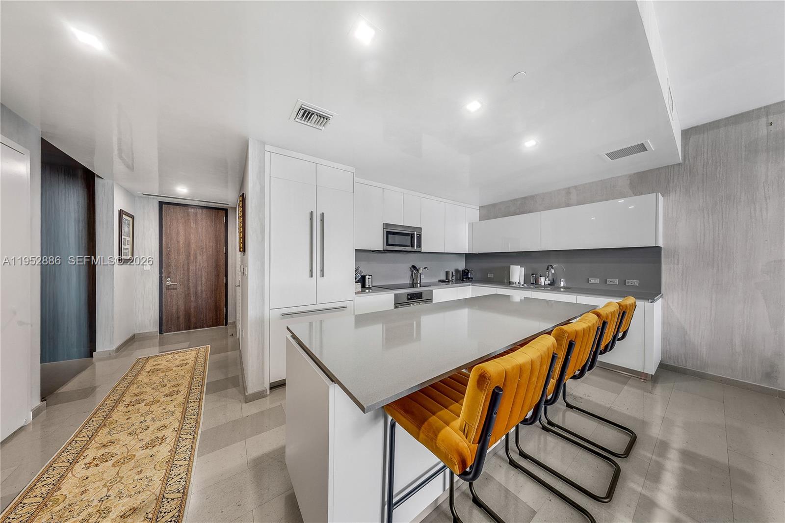 REACH CONDO - Residential