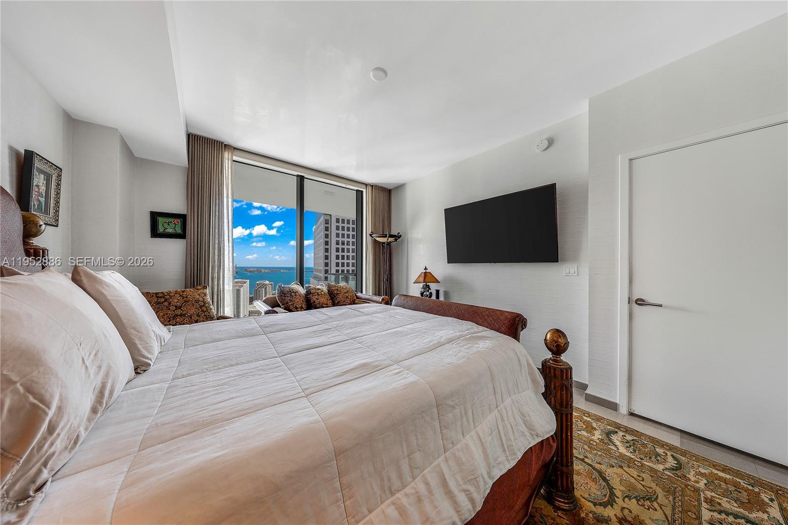 REACH CONDO - Residential
