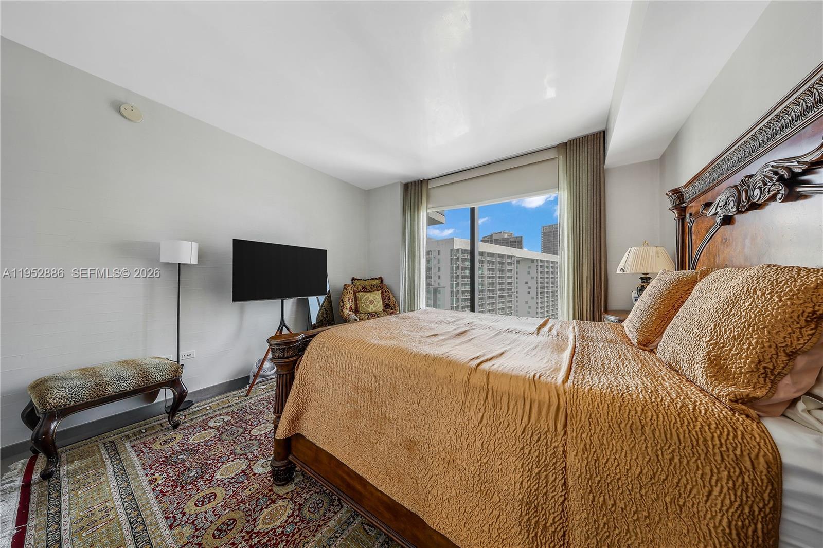 REACH CONDO - Residential