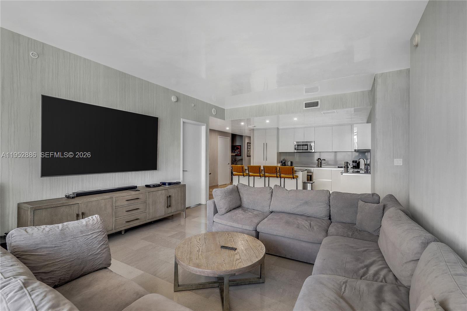 REACH CONDO - Residential
