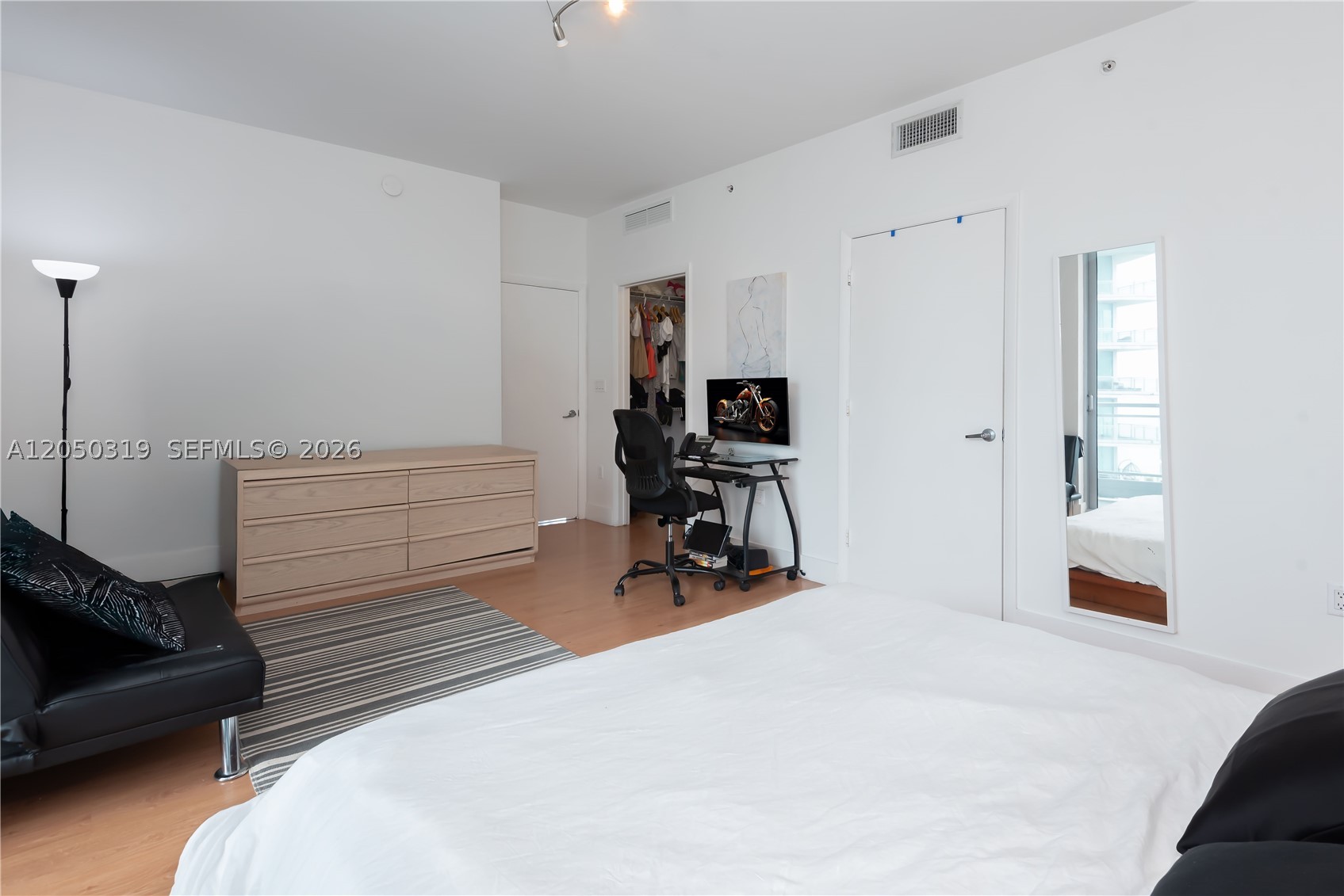 IVY CONDO - Residential