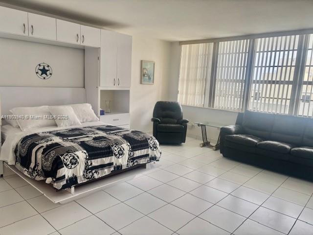 Studio fully furnished with balcony and great Ocean view at the famous Decoplage Condominium. All utilities included also cable and Wi-Fi. Infinity heated pool, gym, 24hr security 1 Free valet parking. Minimum rental period six months. Best location in South Beach!!!

Please contact listing agent for availability and price.