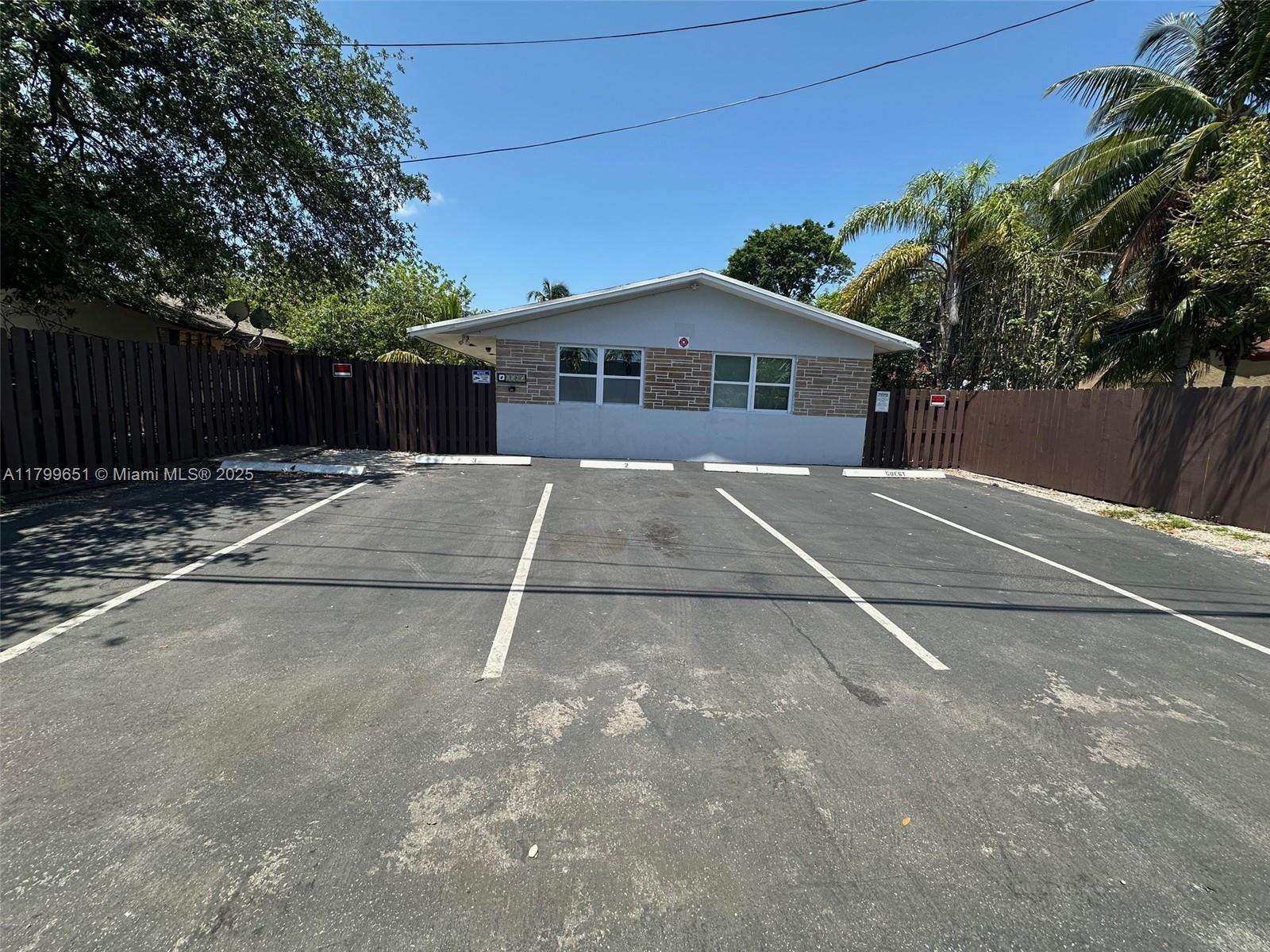 Ready for move in! Same day approval 
Spacious 1 bedroom, 1 bathroom unit. This unit is part of a well-kept, fenced in fourplex. Granite countertops in kitchen, New Vinyl flooring throughout. Water and landscaping included in the rent. Shared coin operated laundry (with the 3 other units of the fourplex). Located in a great area of Fort Lauderdale. Minutes from the I-95, Downtown Fort Lauderdale, and Las Olas. Fast approval process.