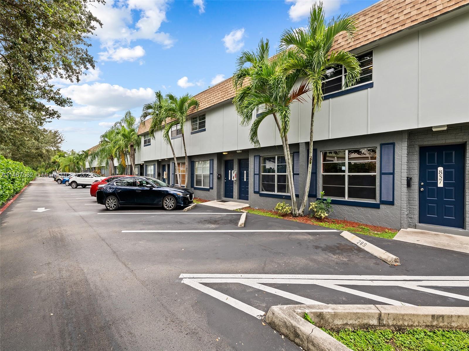 TOWNHOUSES OF PLANTATION - Residential