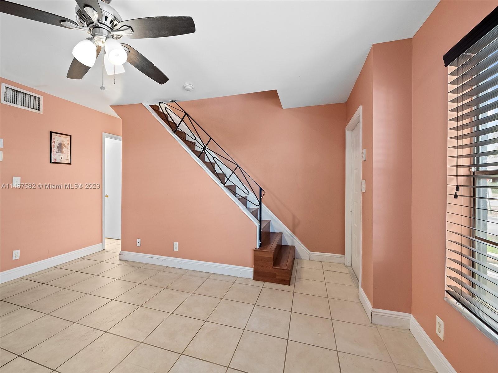 TOWNHOUSES OF PLANTATION - Residential