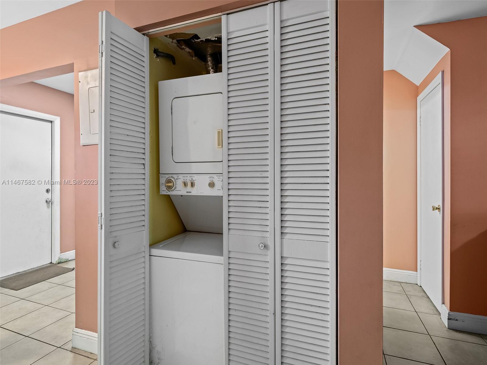 TOWNHOUSES OF PLANTATION - Residential