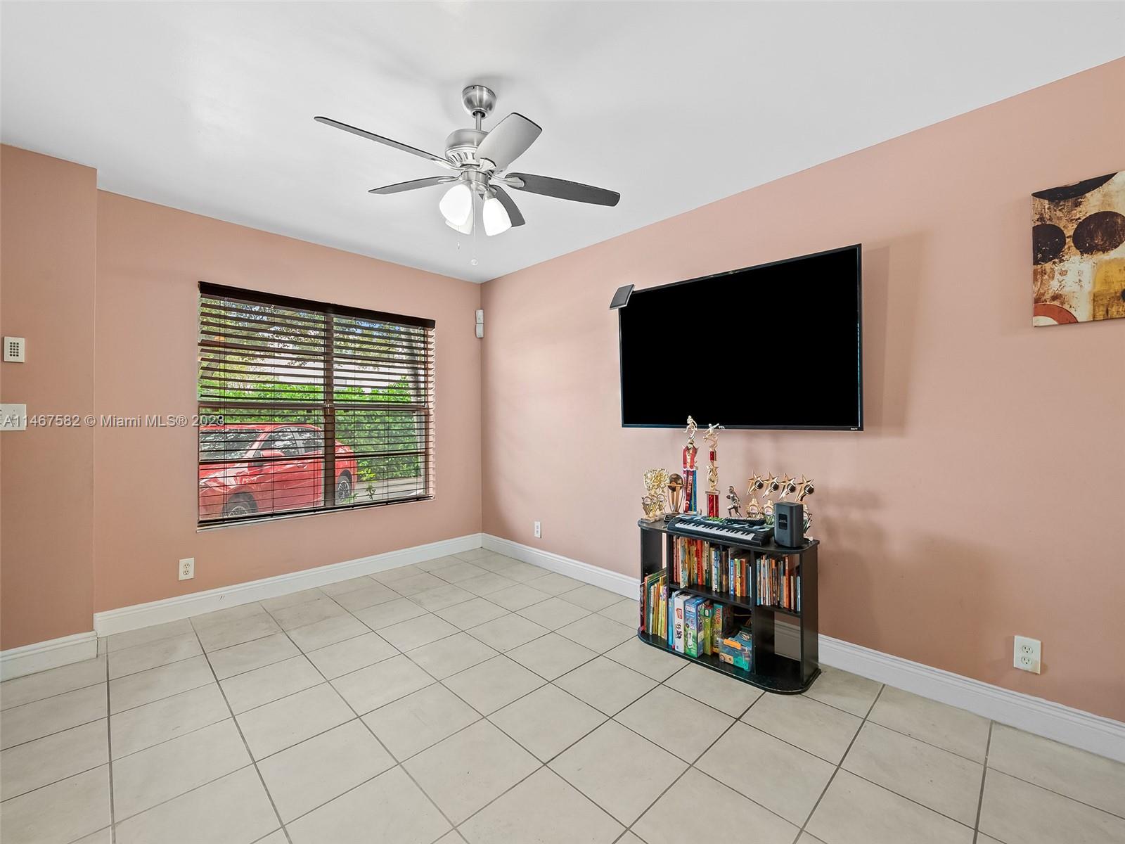 TOWNHOUSES OF PLANTATION - Residential