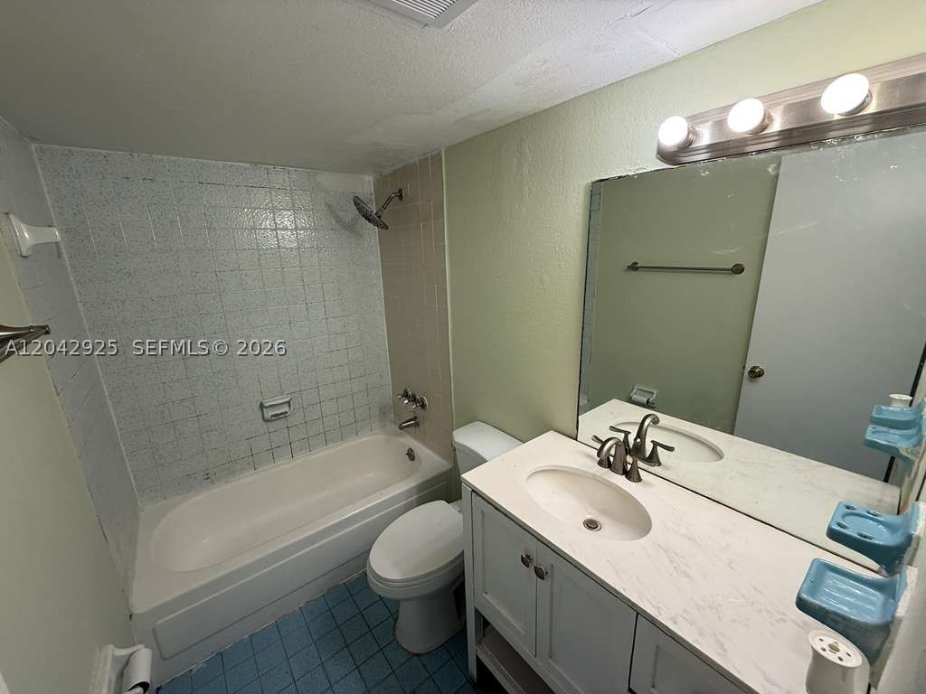 LOS ARBOLES CONDO - Residential Lease