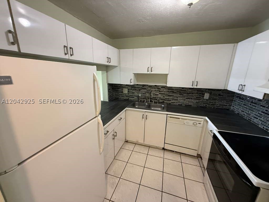 LOS ARBOLES CONDO - Residential Lease