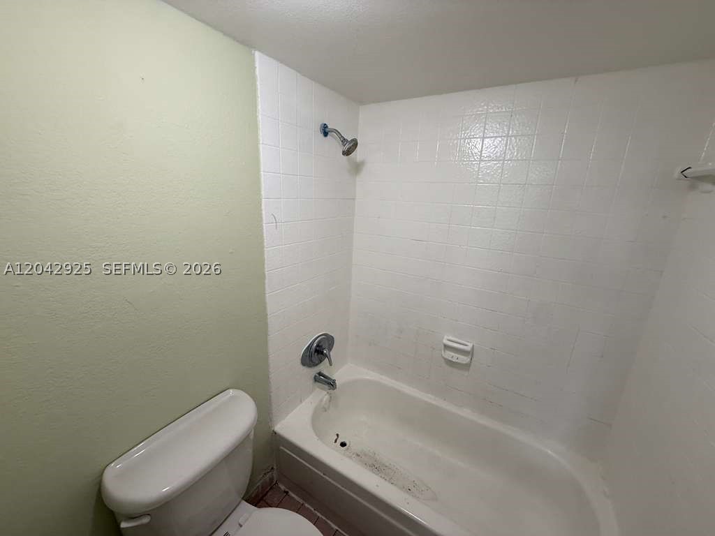 LOS ARBOLES CONDO - Residential Lease