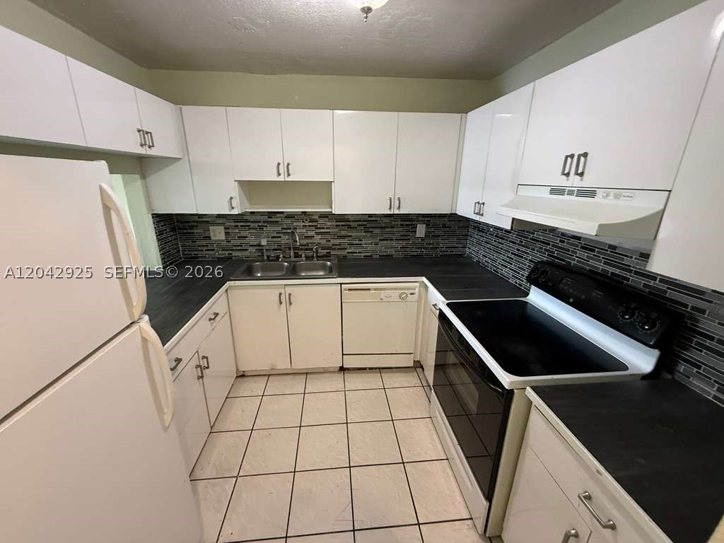 GREAT APARTMENT FOR RENT IN HIALEAH! 2 BEDROOMS 2 BATHROOMS, EXCELLENT LOCATION ! 2 MONTHS TO MOVE IN! SCHEDULE A SHOWING AND RENT IT TODAY!