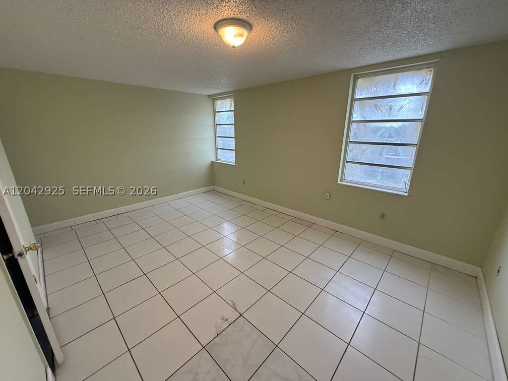 LOS ARBOLES CONDO - Residential Lease