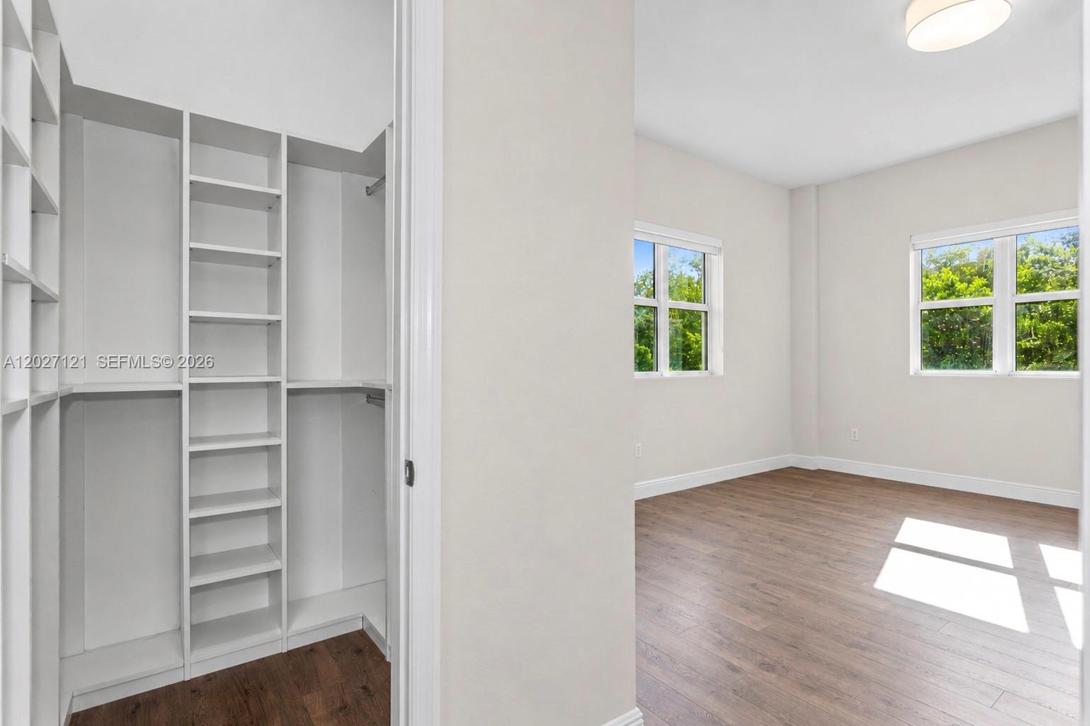 THE OAKS I CONDO - Residential