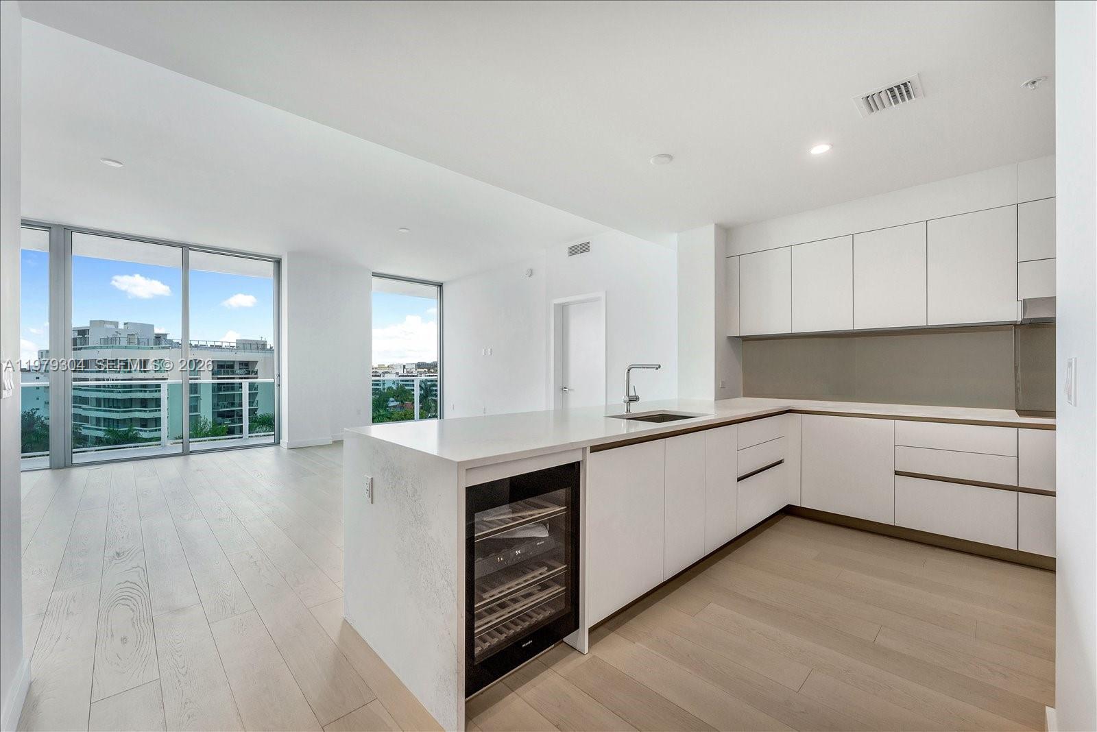 BAY HARBOR ISLAND - Residential