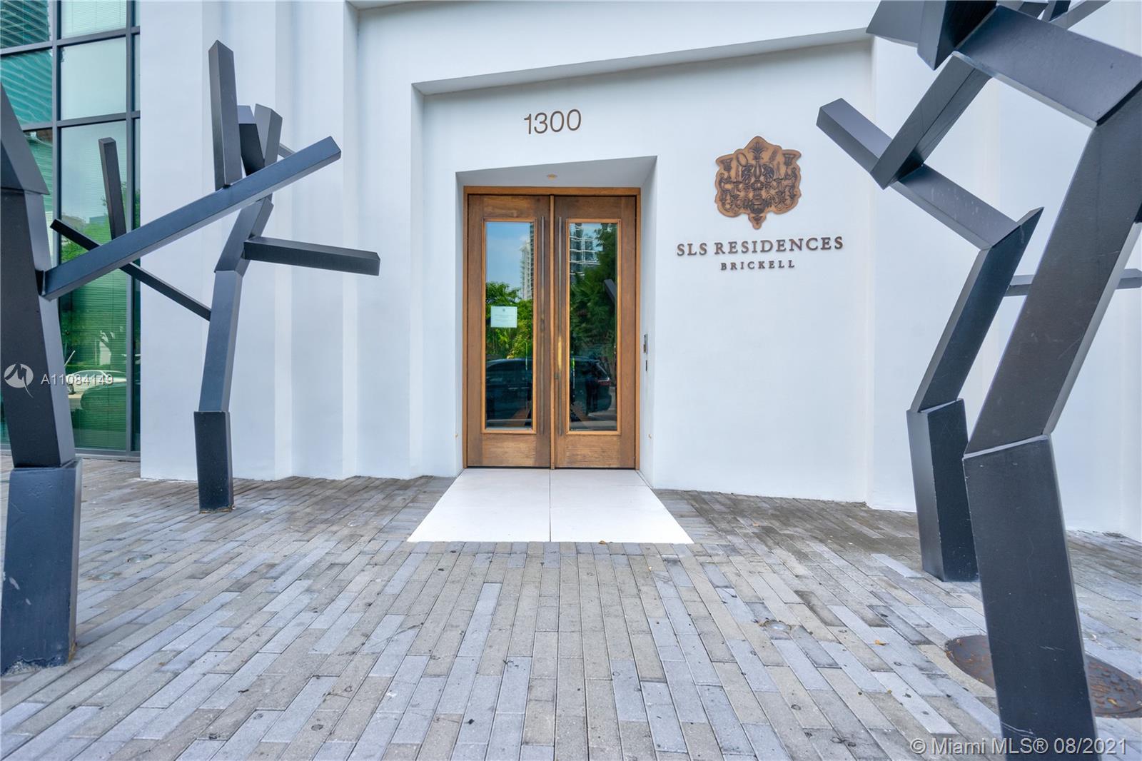 AMAZING UNIT !! 2 BEDROOMS 2 BATHS + 1/2. SPACIOUS AND BRIGHT, SPLIT FLOOR PLAN. TILE FLOOR ALL THROUGH-OUT. BOSCH APPLIANCES AND SUBZERO REFRIGERATOR. GREAT BUILDING WITH MANY AMENITIES.