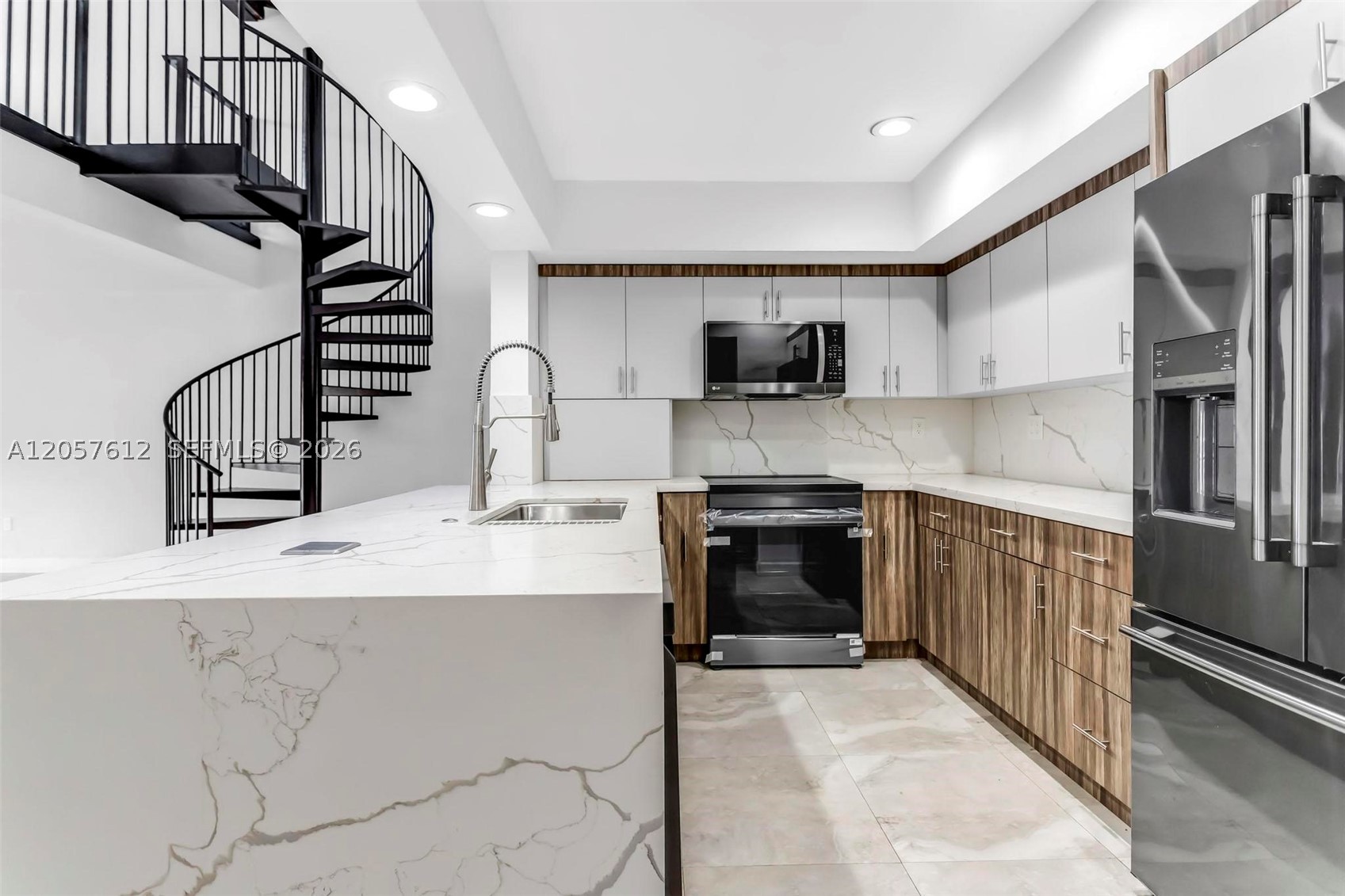 MIAMI LAKES - LAKE SANDRA - Residential