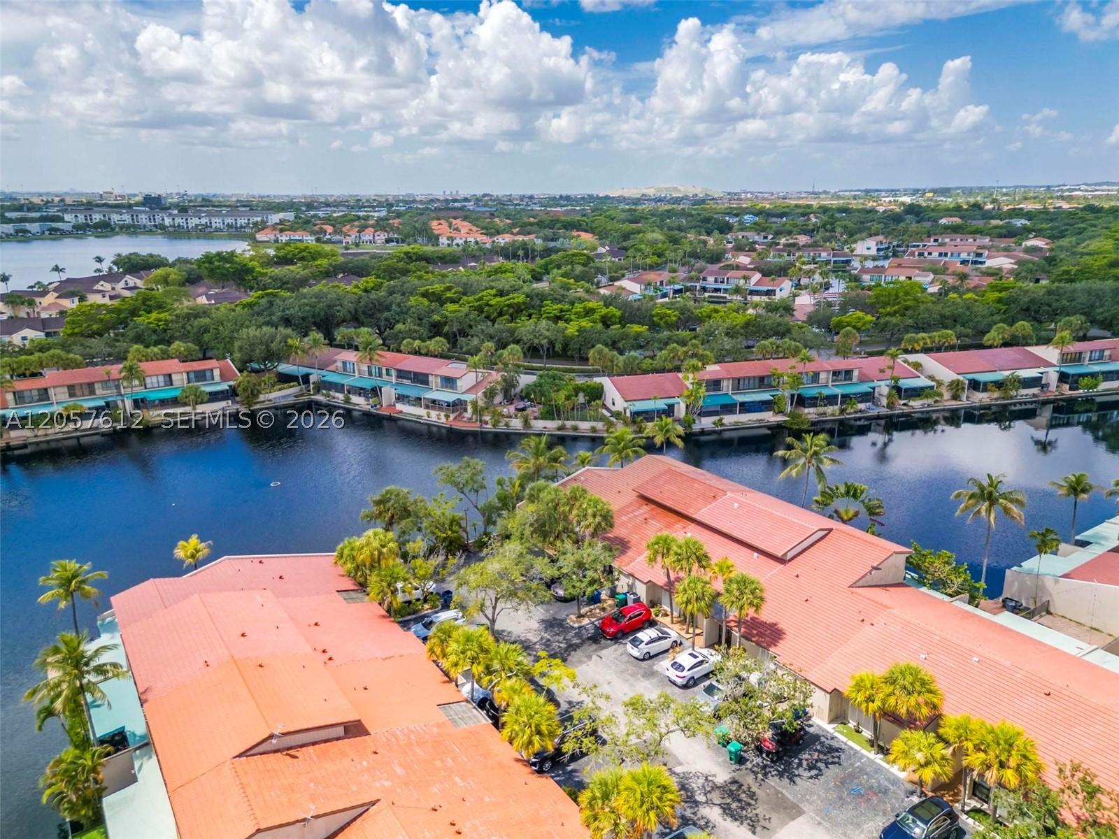 MIAMI LAKES - LAKE SANDRA - Residential