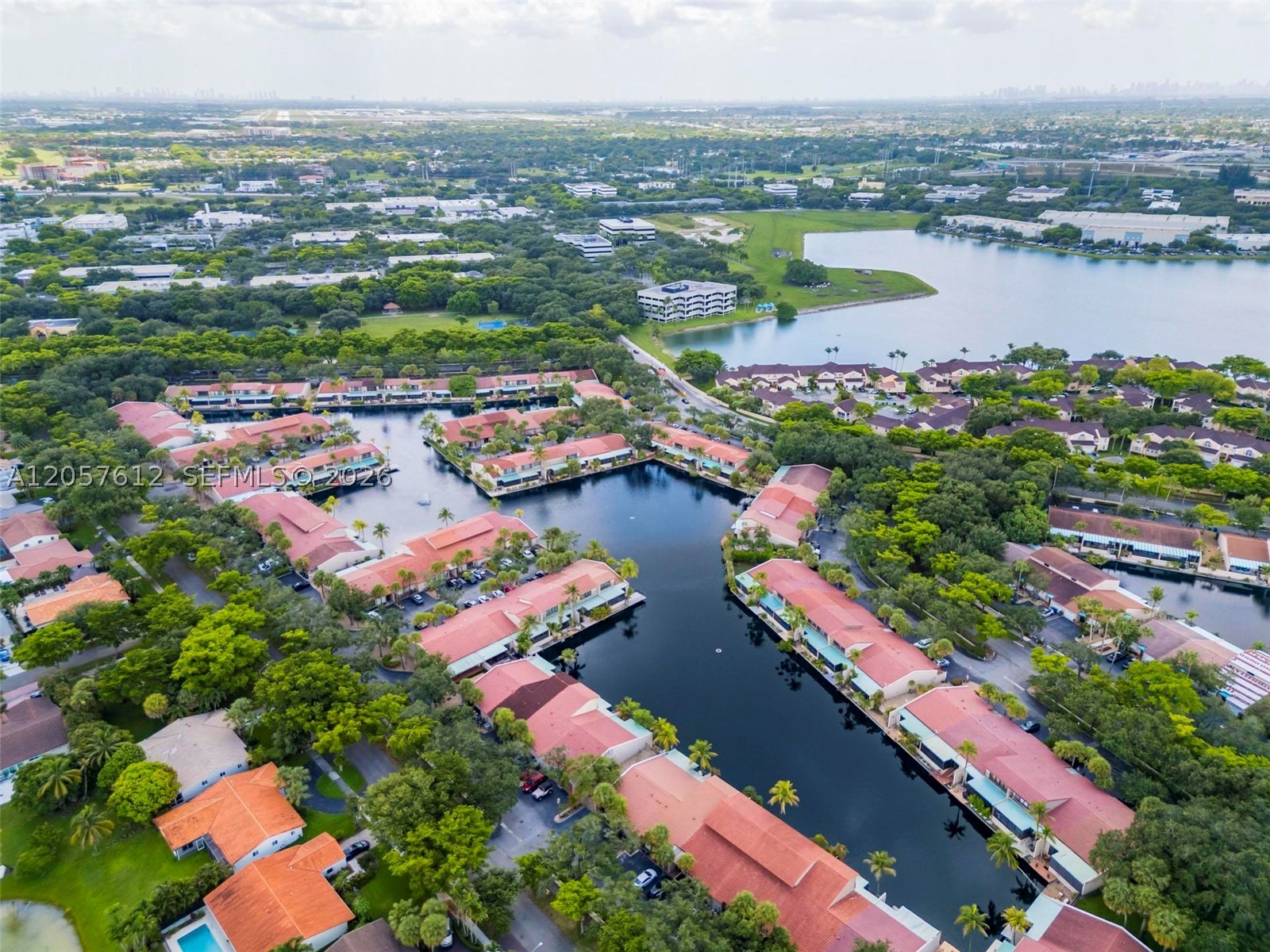 MIAMI LAKES - LAKE SANDRA - Residential
