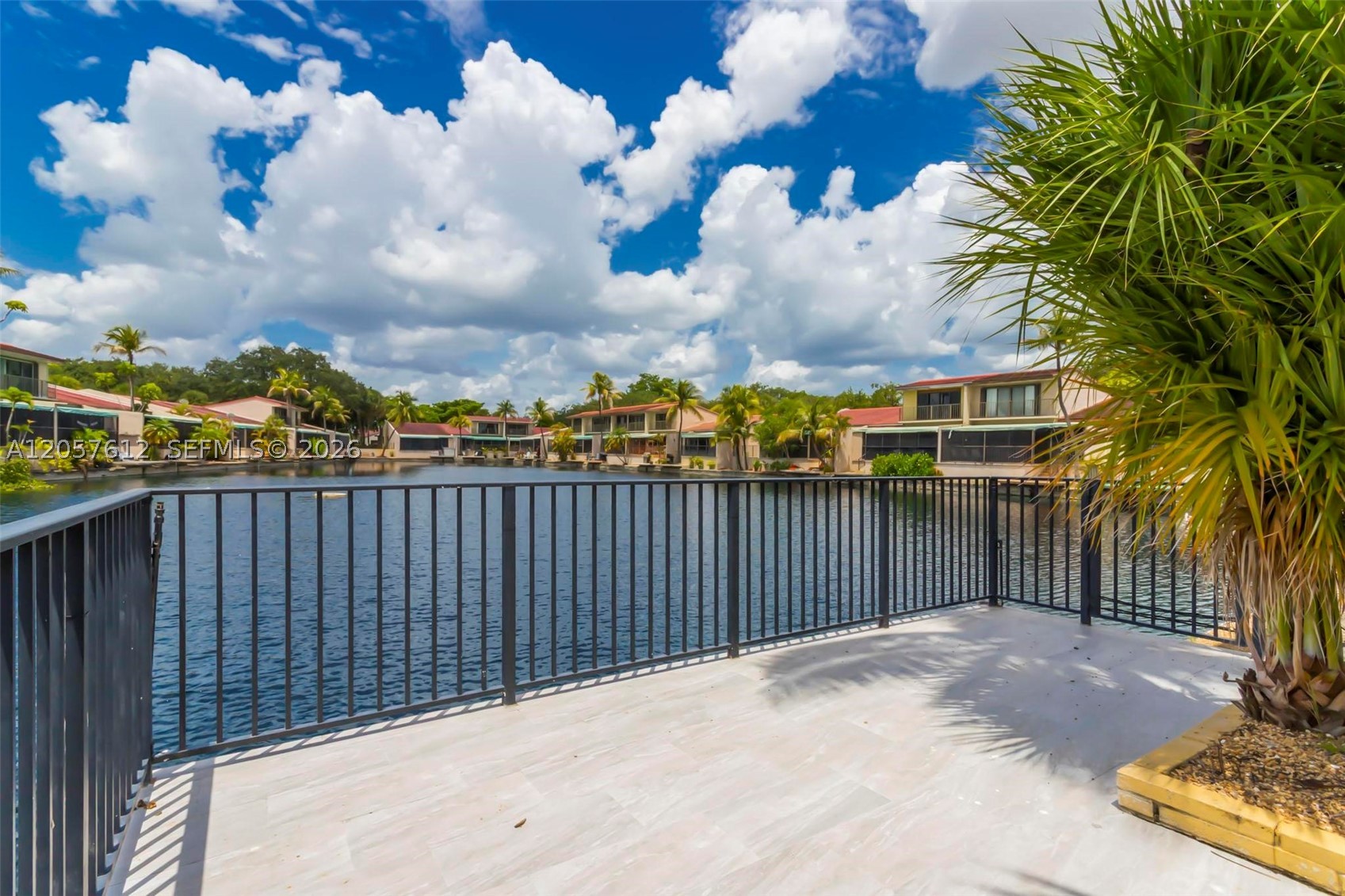 MIAMI LAKES - LAKE SANDRA - Residential