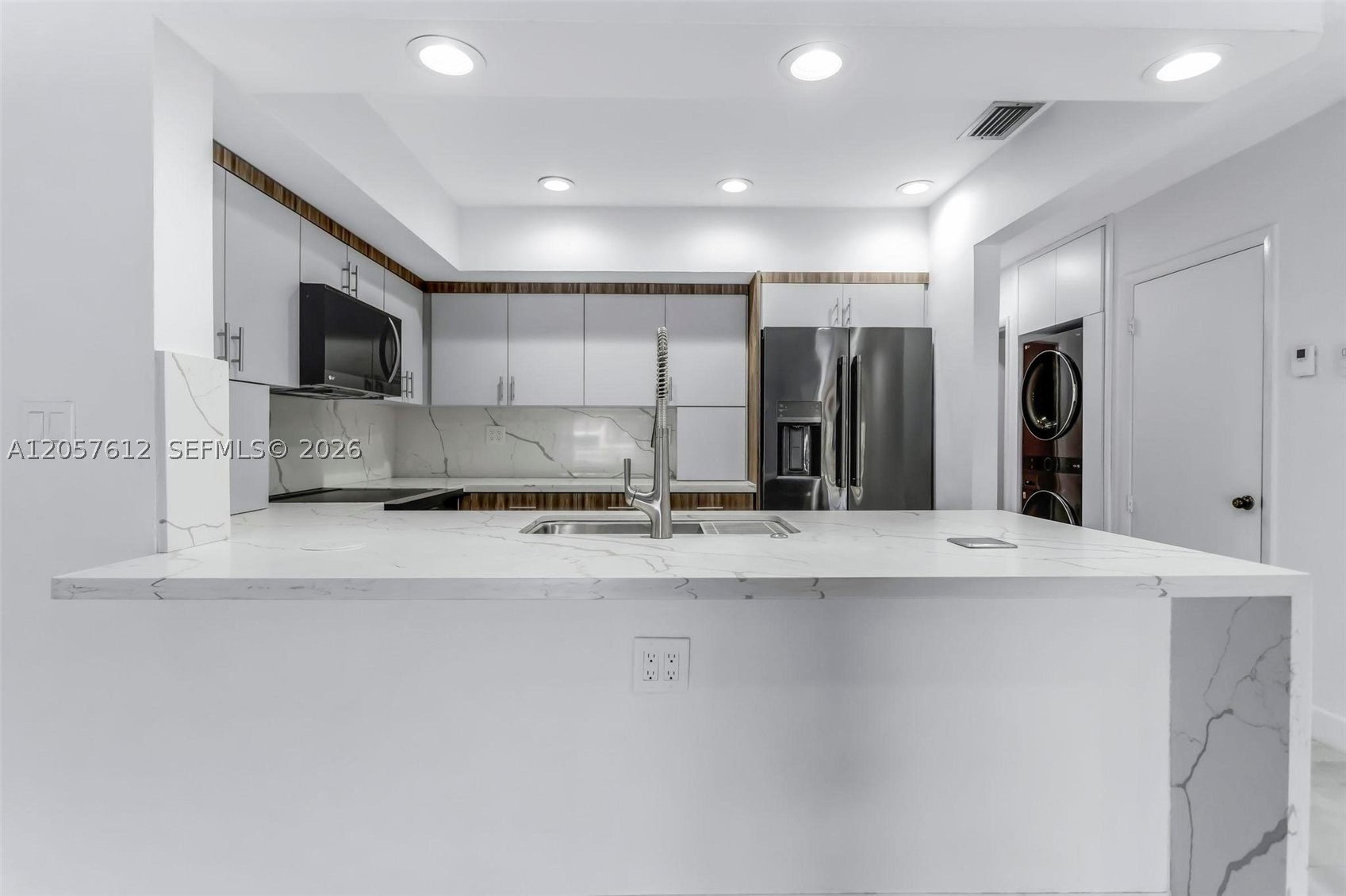 MIAMI LAKES - LAKE SANDRA - Residential