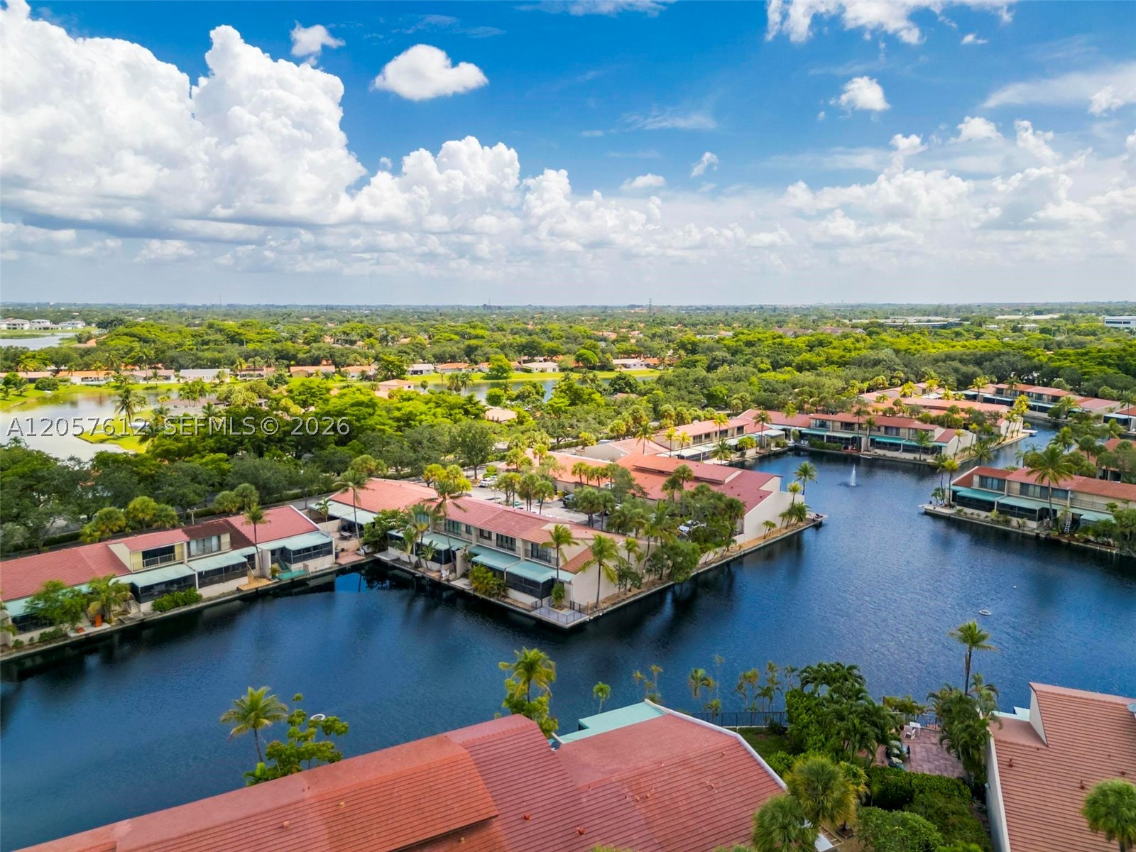 MIAMI LAKES - LAKE SANDRA - Residential