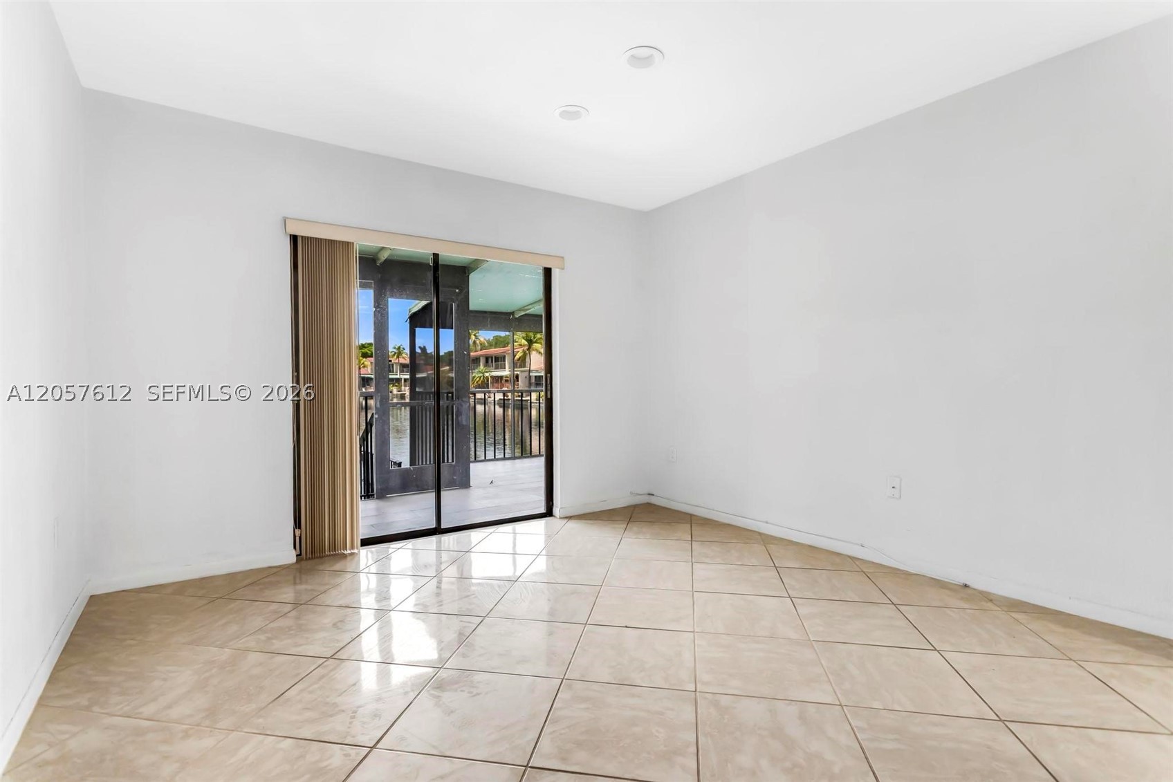 MIAMI LAKES - LAKE SANDRA - Residential